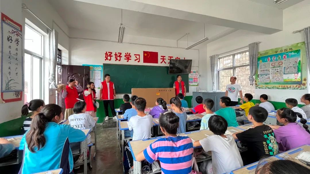 爱心助学，筑梦未来 | 新希望医疗公益助学活动